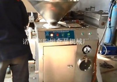 諸城市瑞恒食品機械廠真空氣動定量扭結灌腸機